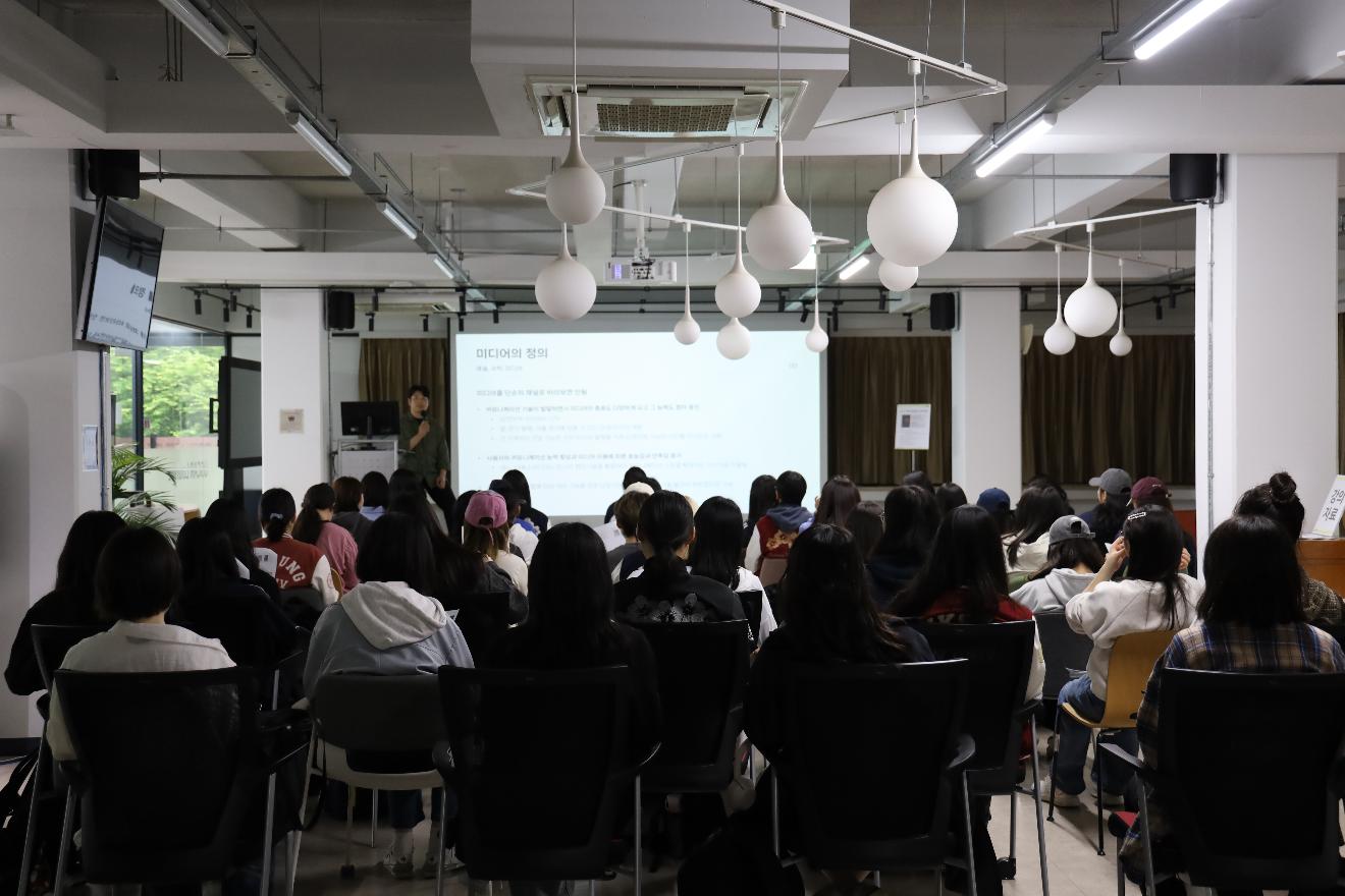 제61회 독서카페 '책과 함께하는 상상여행' 개최